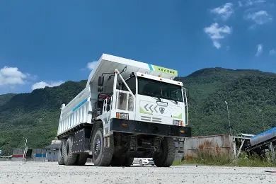 Yüksek Verimlilik İçin Sıfır Emisyonlu ve Çift Motorlu Tahrikli 110 Ton Yük Kapasiteli Elektrikli Maden Kamyonu